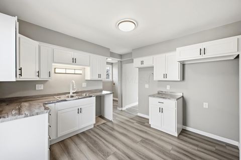 Tiny photo for 2480 Parkwood Avenue, Columbus, OH 43211 (MLS # 225045189)