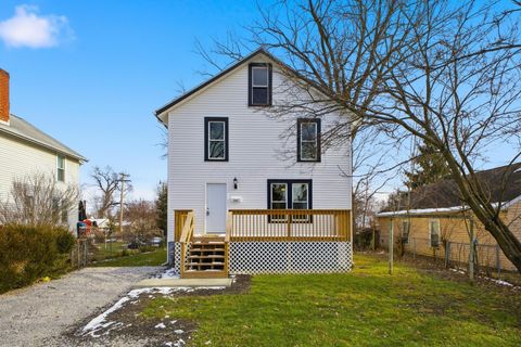 Photo of 2480 Parkwood Avenue, Columbus, OH 43211 (MLS # 225045189)