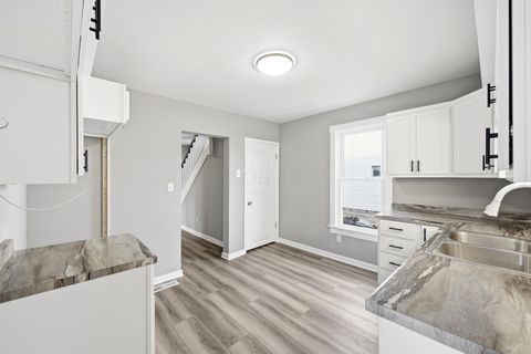 Tiny photo for 2480 Parkwood Avenue, Columbus, OH 43211 (MLS # 225045189)