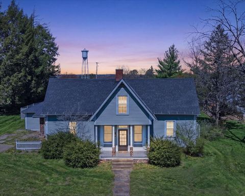 Photo of 122 W Sandusky Street, Fredericktown, OH 43019 (MLS # 226011598)