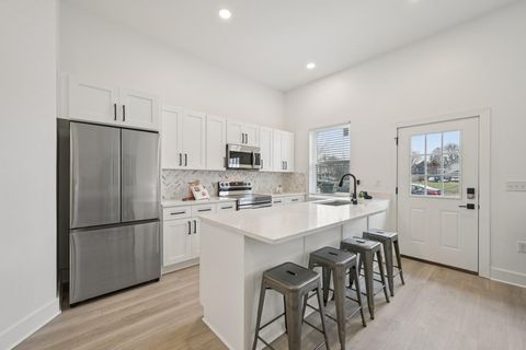 Tiny photo for 92 E Innis Avenue, Columbus, OH 43207 (MLS # 225045242)