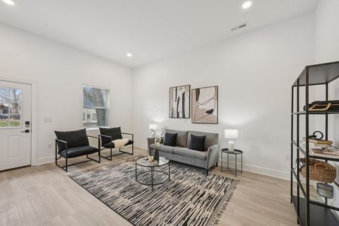 Tiny photo for 92 E Innis Avenue, Columbus, OH 43207 (MLS # 225045242)