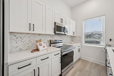 Tiny photo for 92 E Innis Avenue, Columbus, OH 43207 (MLS # 225045242)