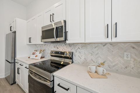 Tiny photo for 92 E Innis Avenue, Columbus, OH 43207 (MLS # 225045242)