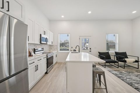 Tiny photo for 92 E Innis Avenue, Columbus, OH 43207 (MLS # 225045242)