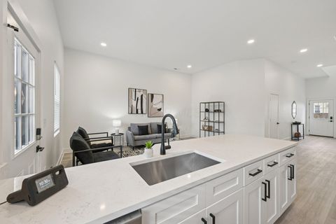 Tiny photo for 92 E Innis Avenue, Columbus, OH 43207 (MLS # 225045242)