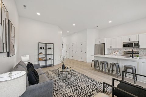 Tiny photo for 92 E Innis Avenue, Columbus, OH 43207 (MLS # 225045242)