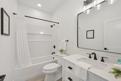 Tiny photo for 92 E Innis Avenue, Columbus, OH 43207 (MLS # 225045242)