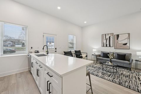 Tiny photo for 92 E Innis Avenue, Columbus, OH 43207 (MLS # 225045242)