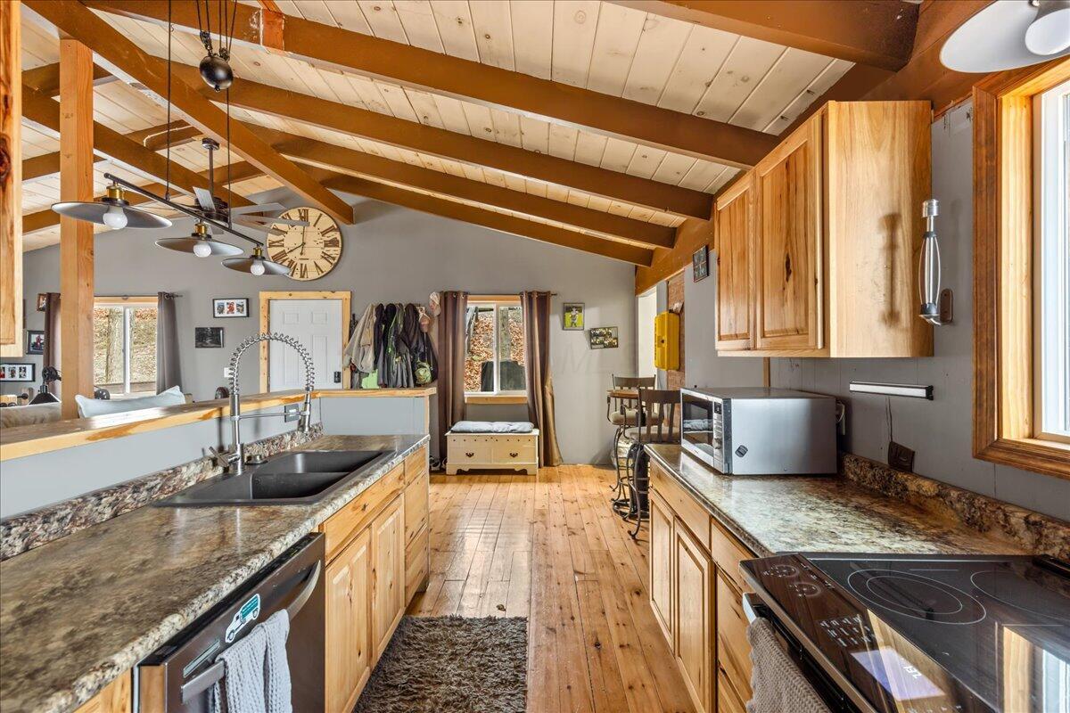 102 Mohawk Lane, Sugar Grove, Ohio image 4