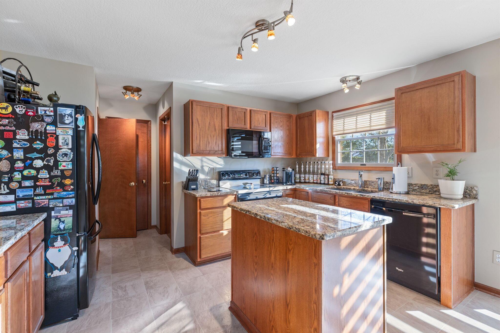 5037 Langcroft Drive, Hilliard, Ohio image 24