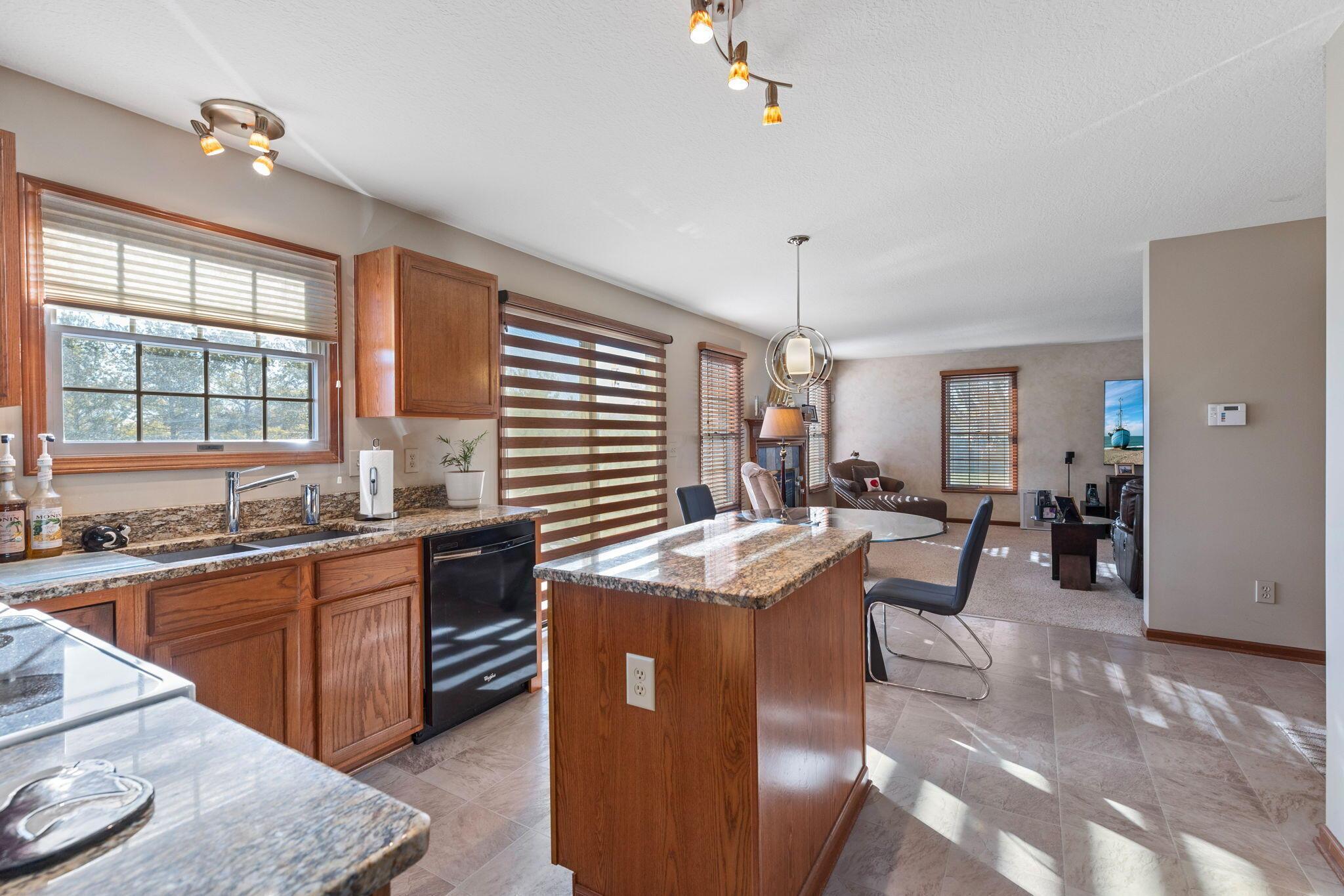 5037 Langcroft Drive, Hilliard, Ohio image 25
