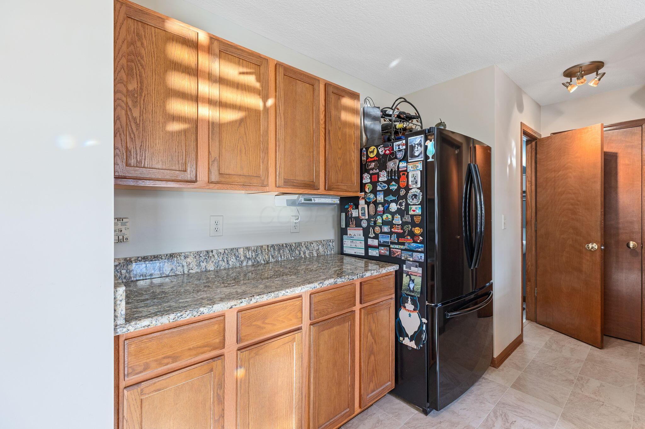 5037 Langcroft Drive, Hilliard, Ohio image 28
