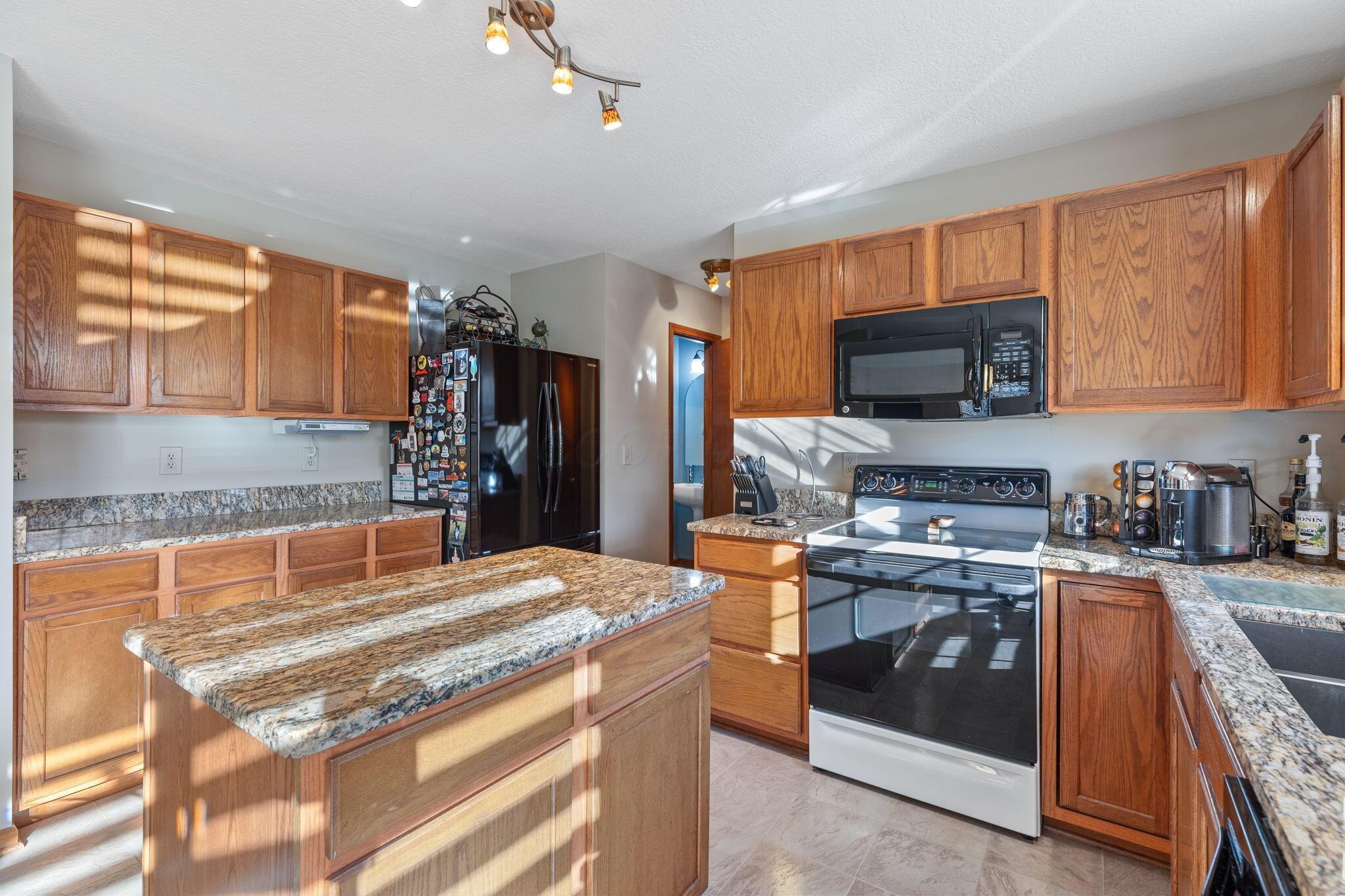 5037 Langcroft Drive, Hilliard, Ohio image 27