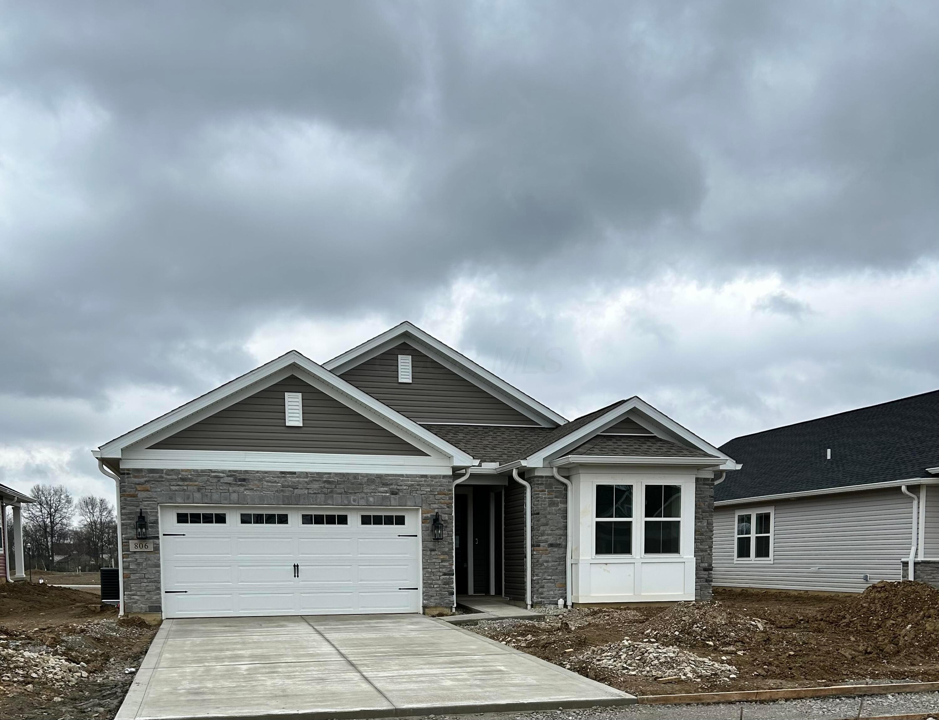 806 Heritage Boulevard, Delaware, Ohio image 2