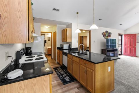 Tiny photo for 6069 Blendon Chase Drive 17 #17, Westerville, OH 43081 (MLS # 225045900)