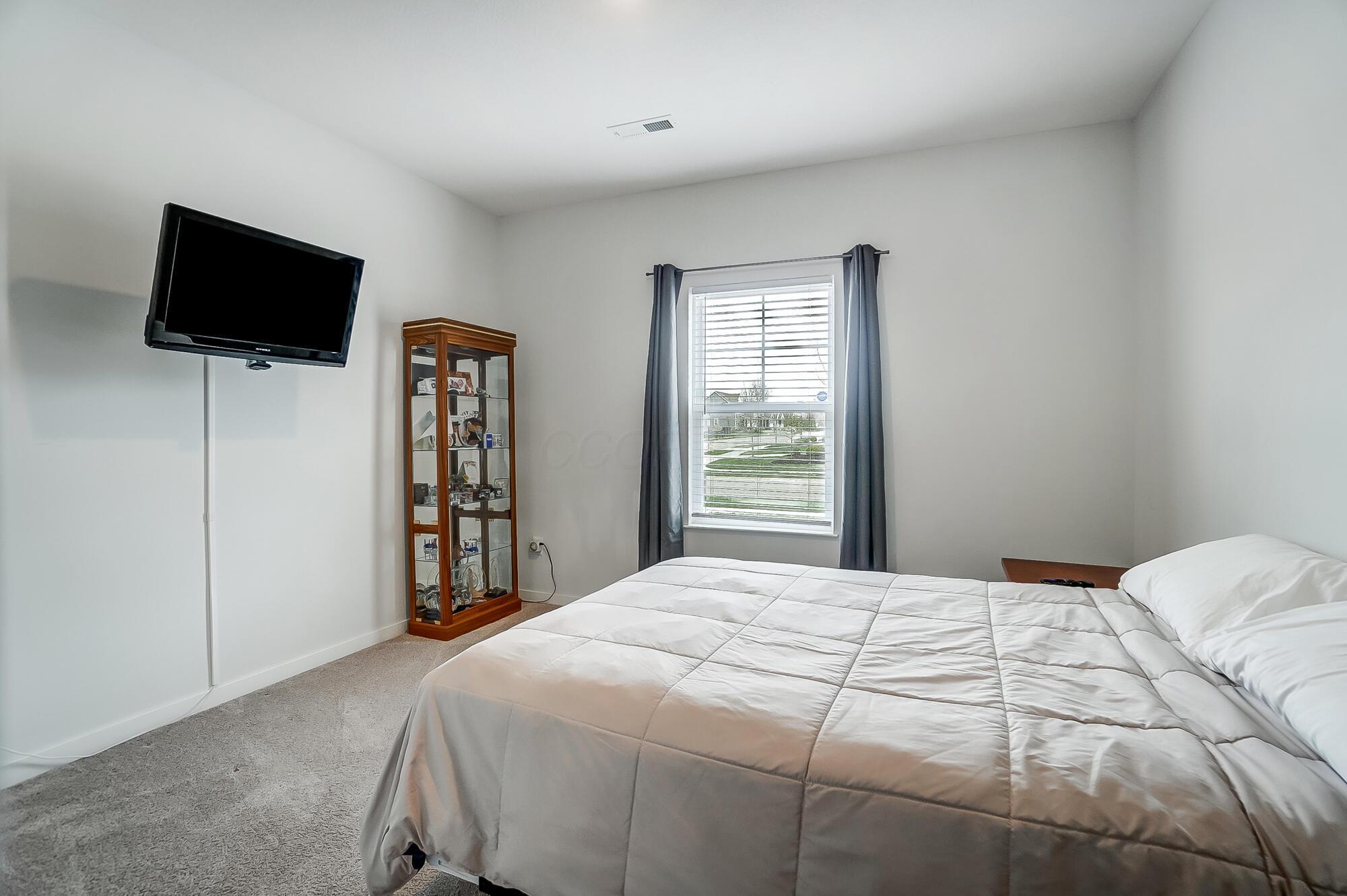 1359 Kinghorn Circle, Grove City, Ohio image 31