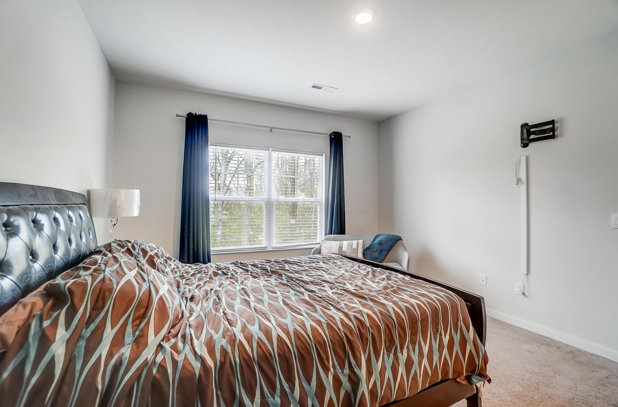 1359 Kinghorn Circle, Grove City, Ohio image 22
