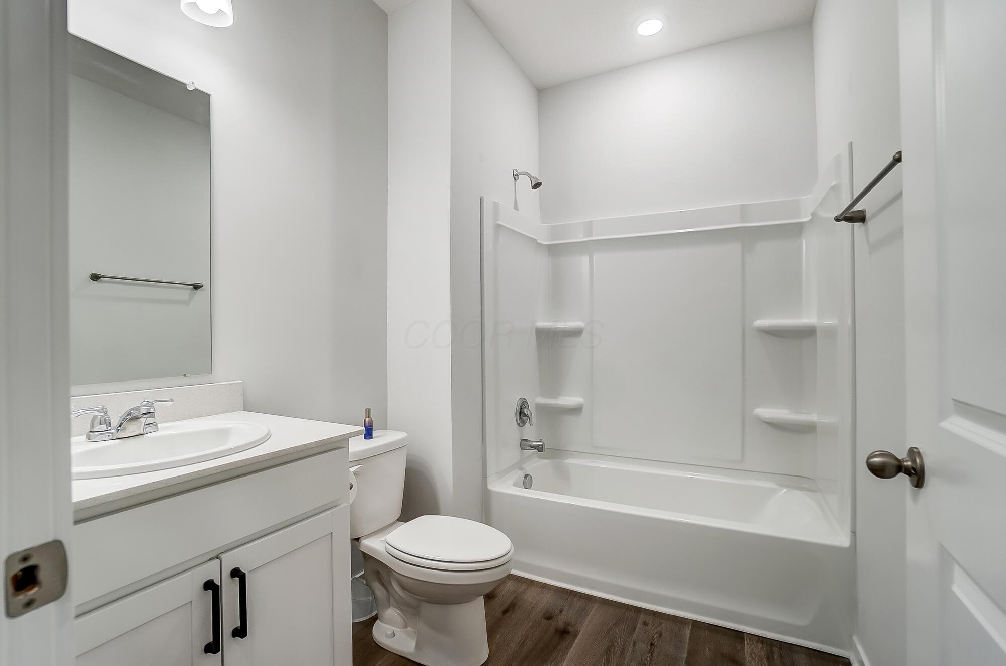 1359 Kinghorn Circle, Grove City, Ohio image 34
