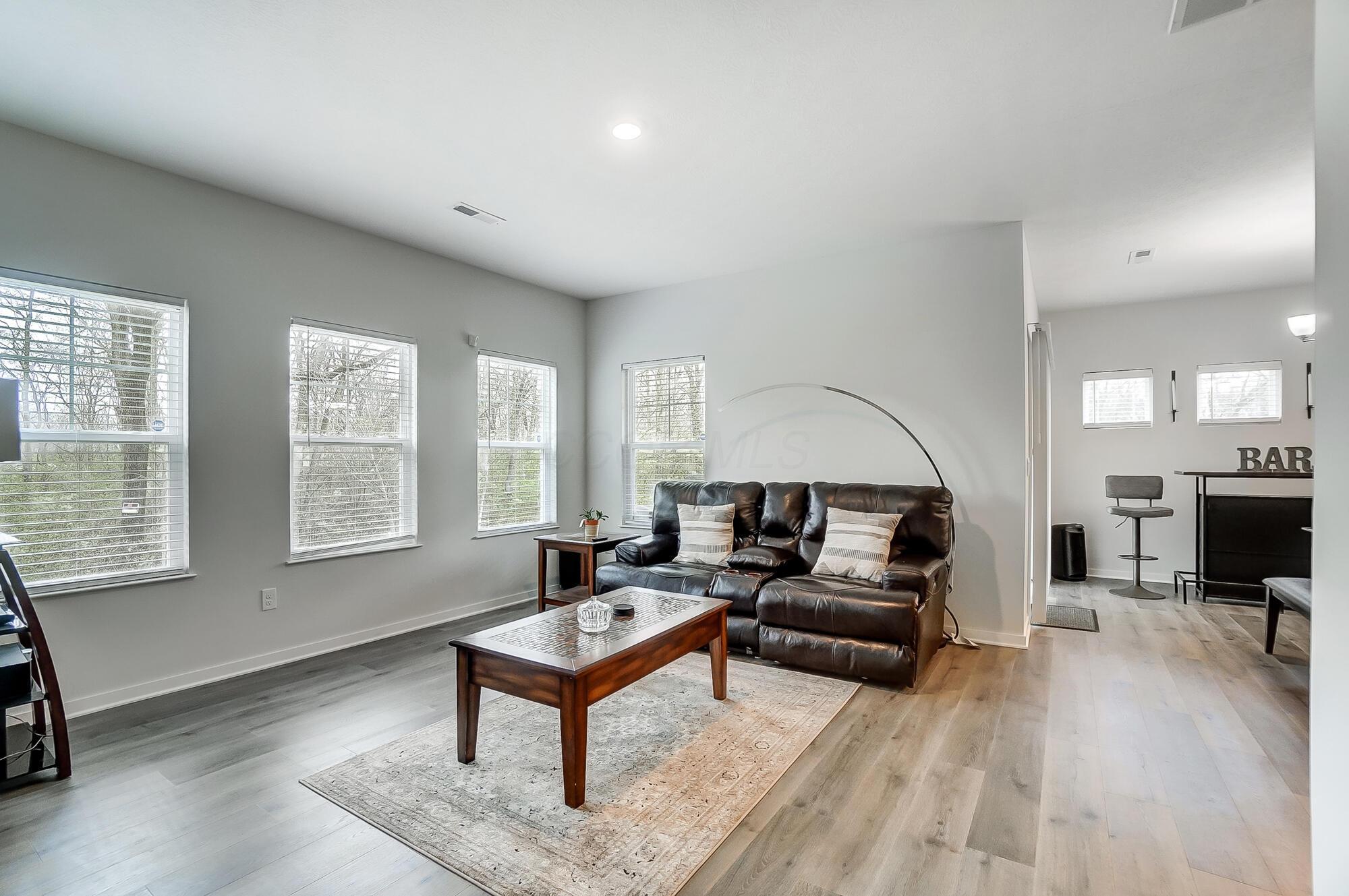 1359 Kinghorn Circle, Grove City, Ohio image 10