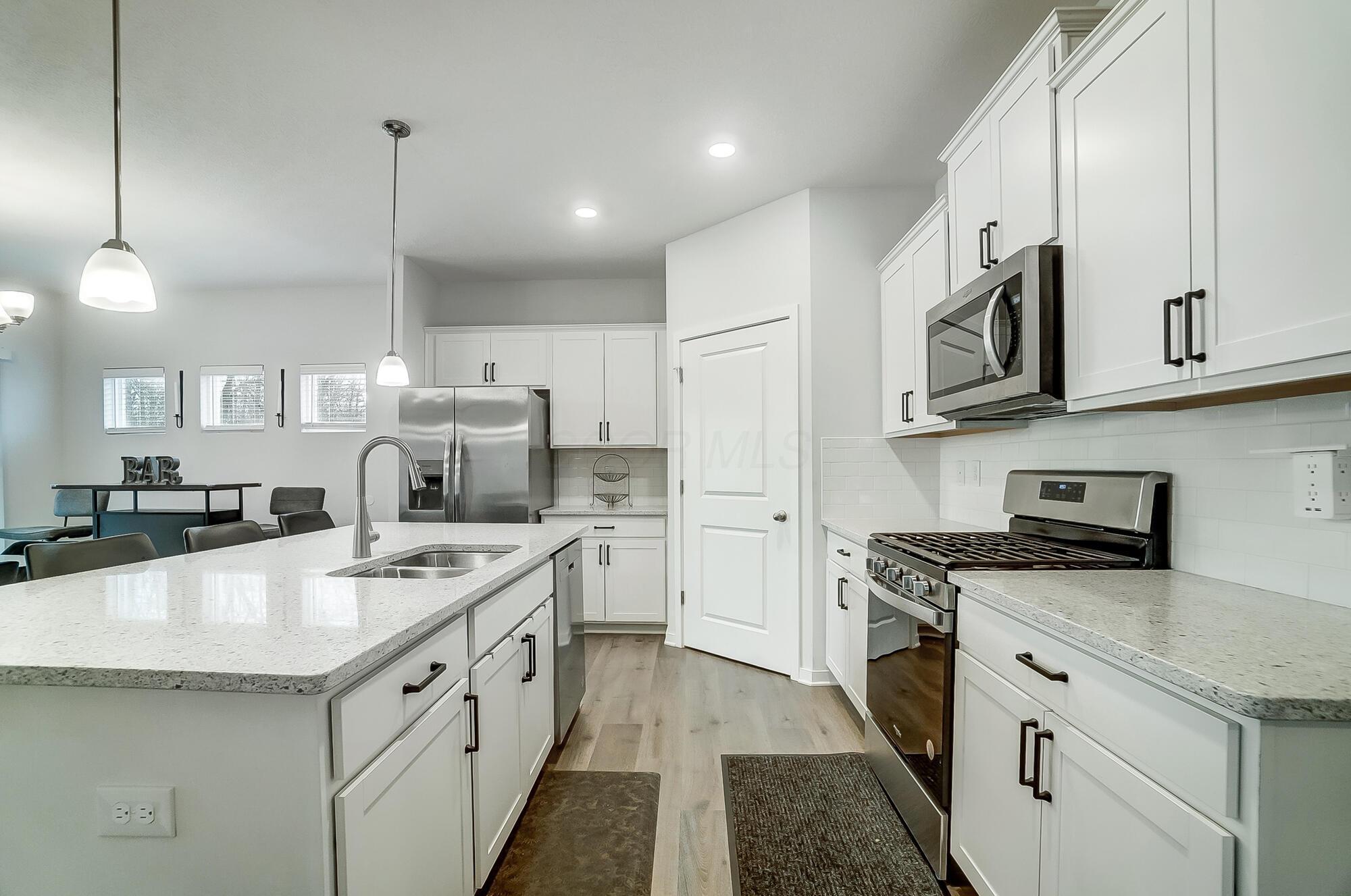 1359 Kinghorn Circle, Grove City, Ohio image 17