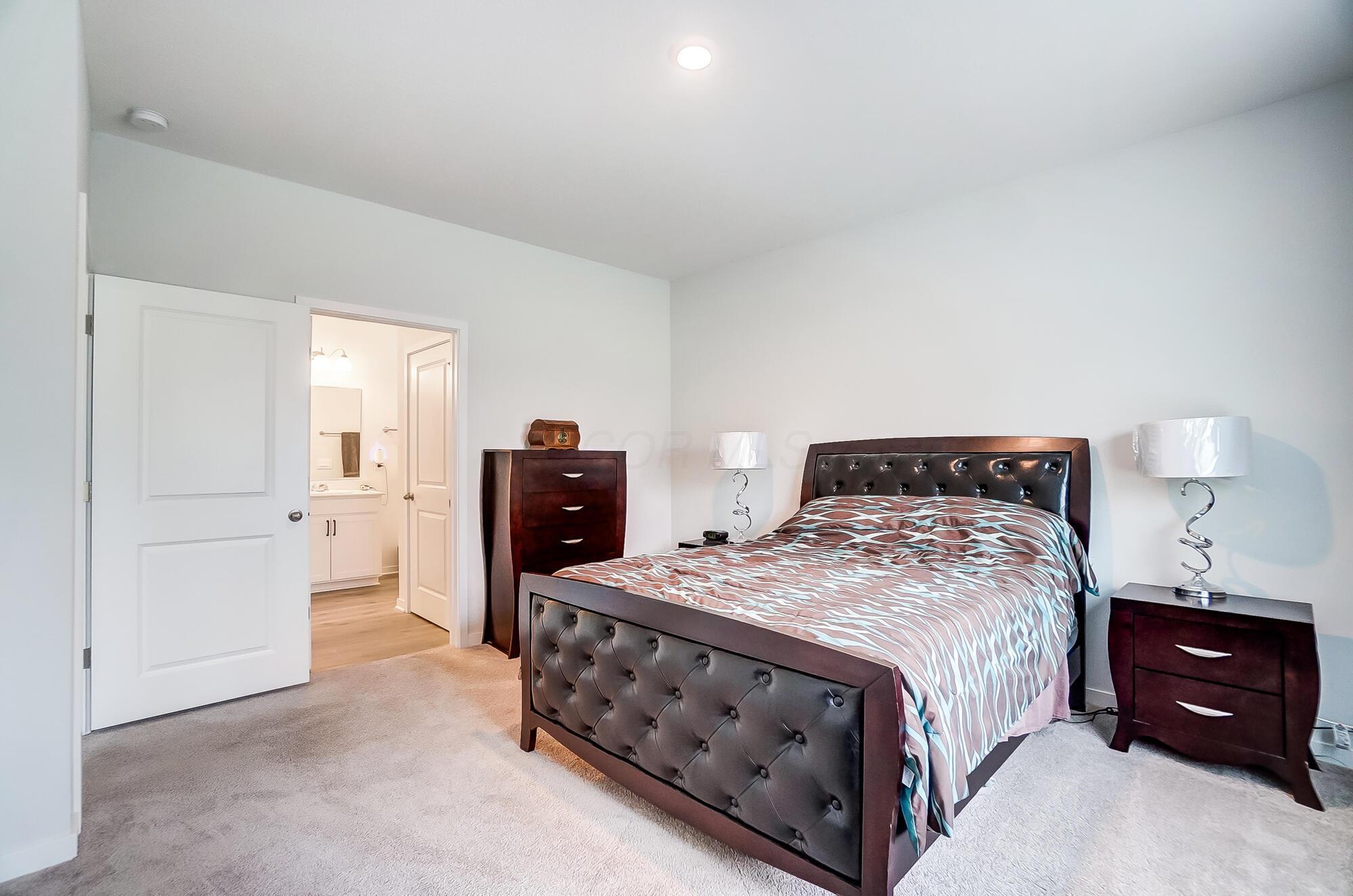 1359 Kinghorn Circle, Grove City, Ohio image 24