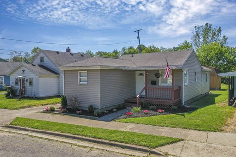 Photo of 1010 E Locust Street, Lancaster, OH 43130 (MLS # 226018139)