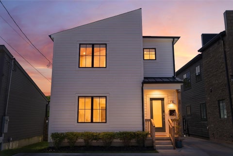 Photo of 291 E Greenwood Avenue, Columbus, OH 43201 (MLS # 226019304)