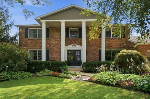 Photo of 1327 Oakview Drive, Columbus, OH 43235 (MLS # 226034284)