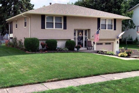 Photo of 2571 Scott Court, Grove City, OH 43123 (MLS # 225041002) Photo of 2571 Scott Court, Grove City, OH 43123 (MLS # 225041002)