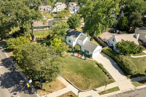 Photo of 2110 Northwest Boulevard, Upper Arlington, OH 43221 (MLS # 225032267)