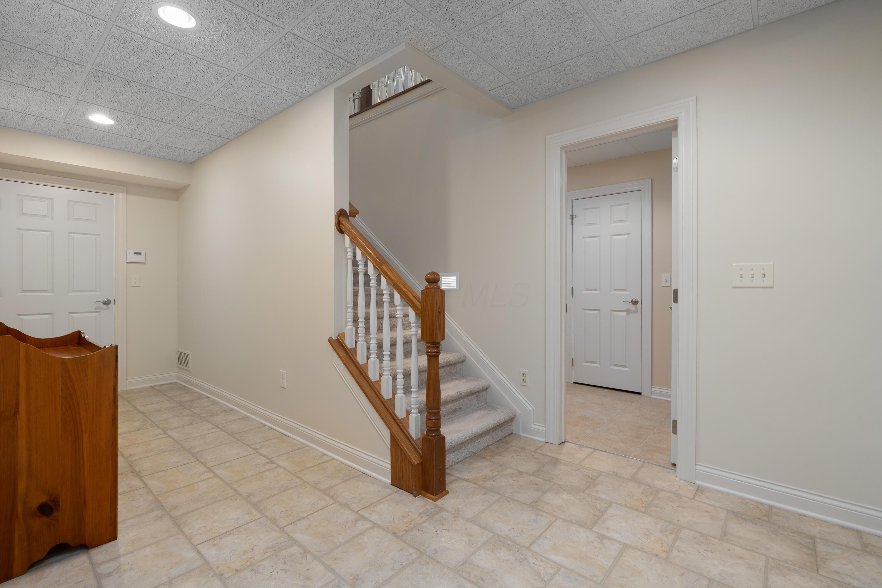 8217 Dolman Drive, Powell, Ohio image 39