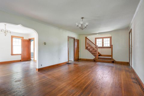 Tiny photo for 549 E North Broadway Street, Columbus, OH 43214 (MLS # 226025515)