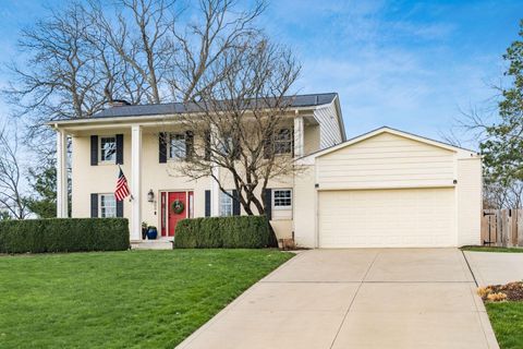 Photo of 909 Clubview Boulevard N, Columbus, OH 43235 (MLS # 226010136)
