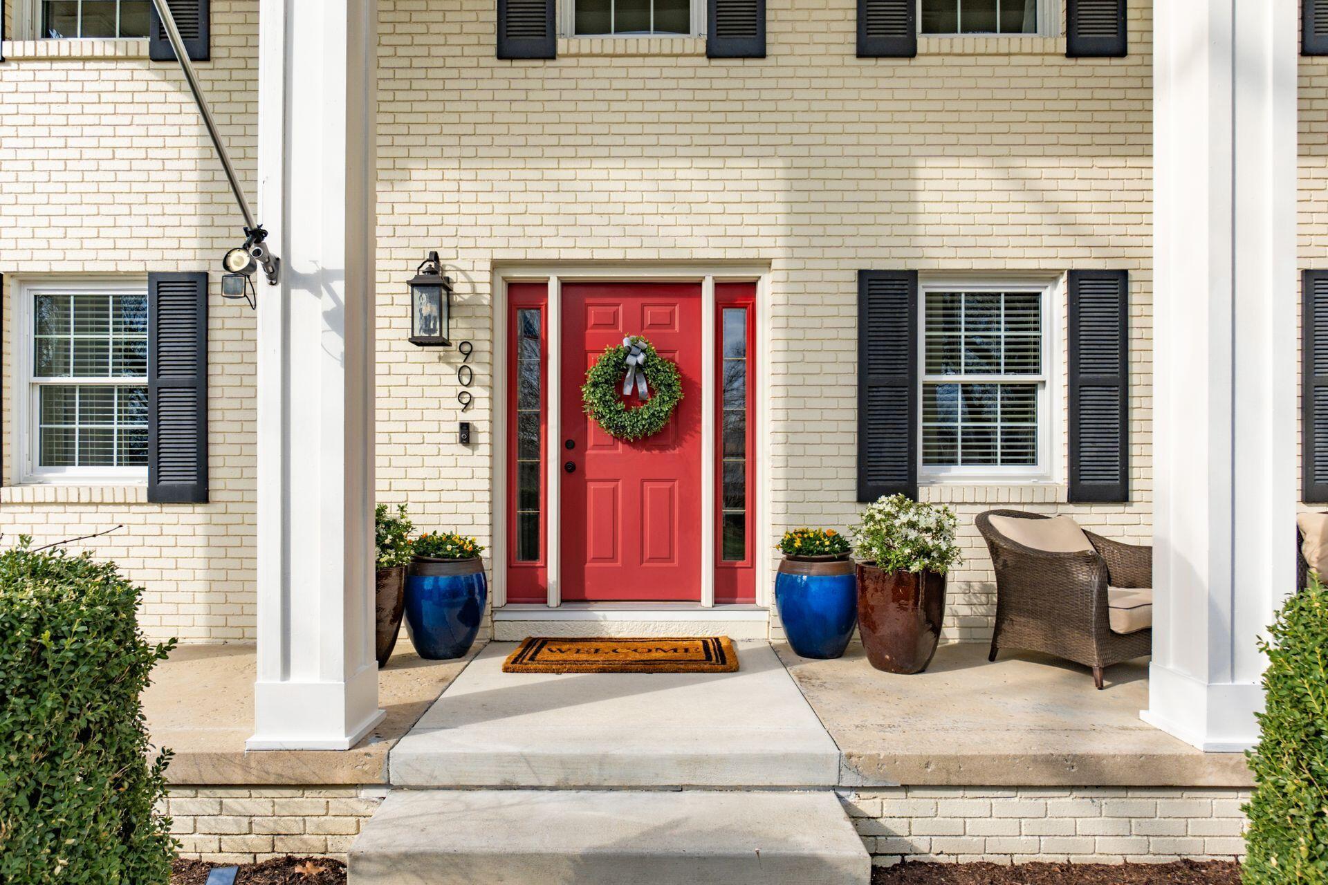 909 Clubview Boulevard N