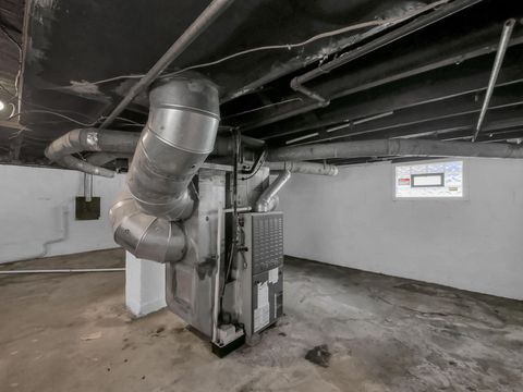 Tiny photo for 472 E Hinman Avenue, Columbus, OH 43207 (MLS # 225037381)