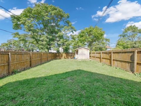 Tiny photo for 472 E Hinman Avenue, Columbus, OH 43207 (MLS # 225037381)