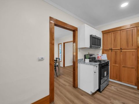 Tiny photo for 472 E Hinman Avenue, Columbus, OH 43207 (MLS # 225037381)