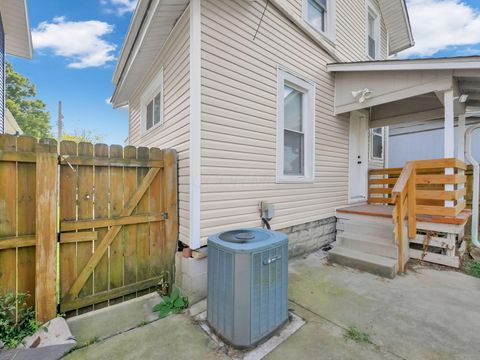 Tiny photo for 472 E Hinman Avenue, Columbus, OH 43207 (MLS # 225037381)