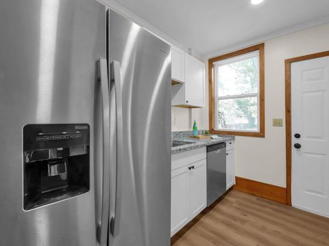 Tiny photo for 472 E Hinman Avenue, Columbus, OH 43207 (MLS # 225037381)