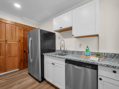 Tiny photo for 472 E Hinman Avenue, Columbus, OH 43207 (MLS # 225037381)