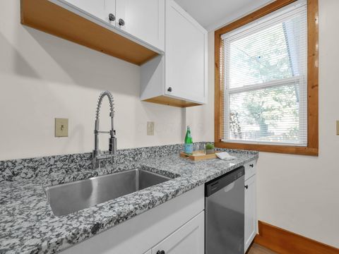 Tiny photo for 472 E Hinman Avenue, Columbus, OH 43207 (MLS # 225037381)