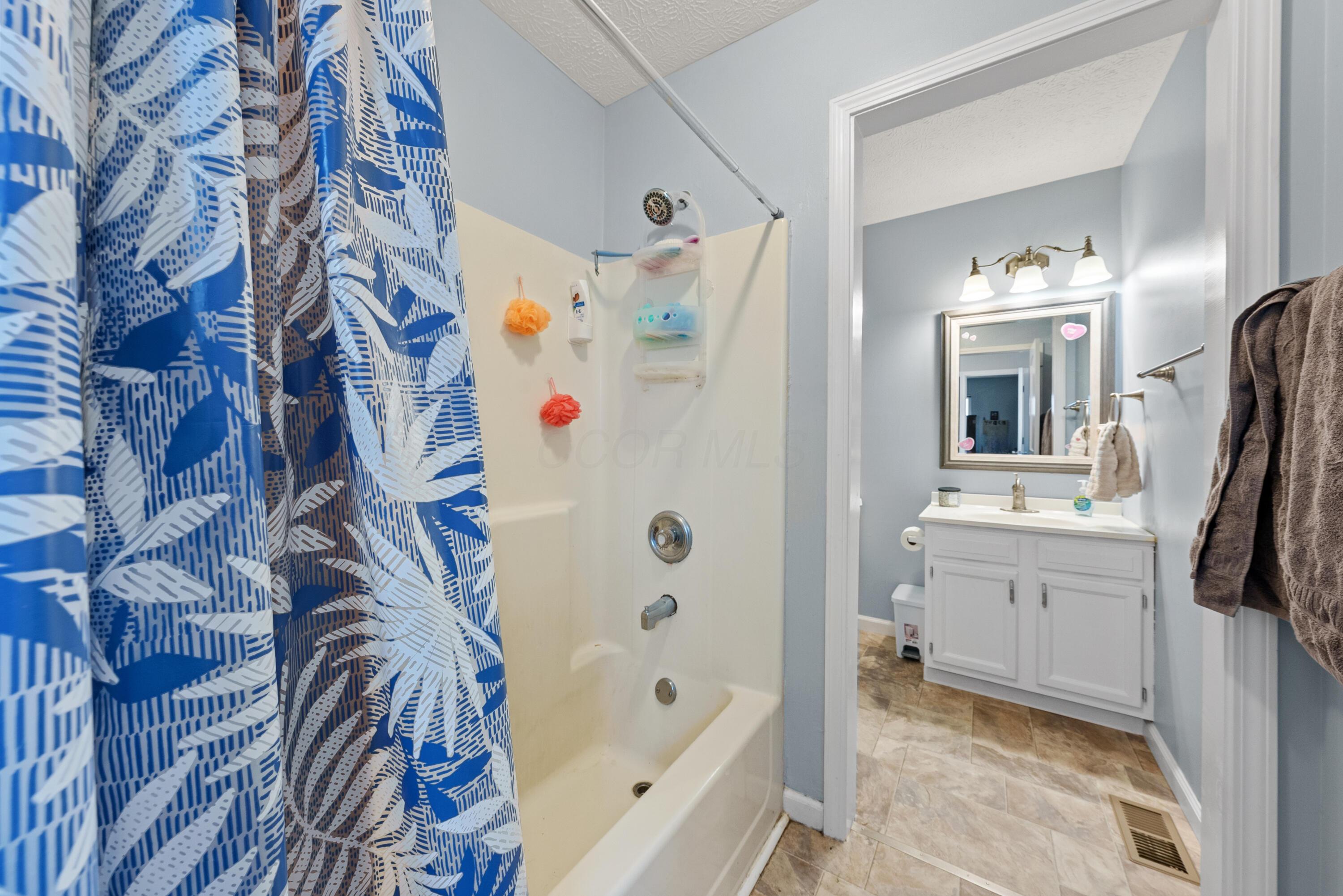 446 Courtland Lane, Pickerington, Ohio image 17