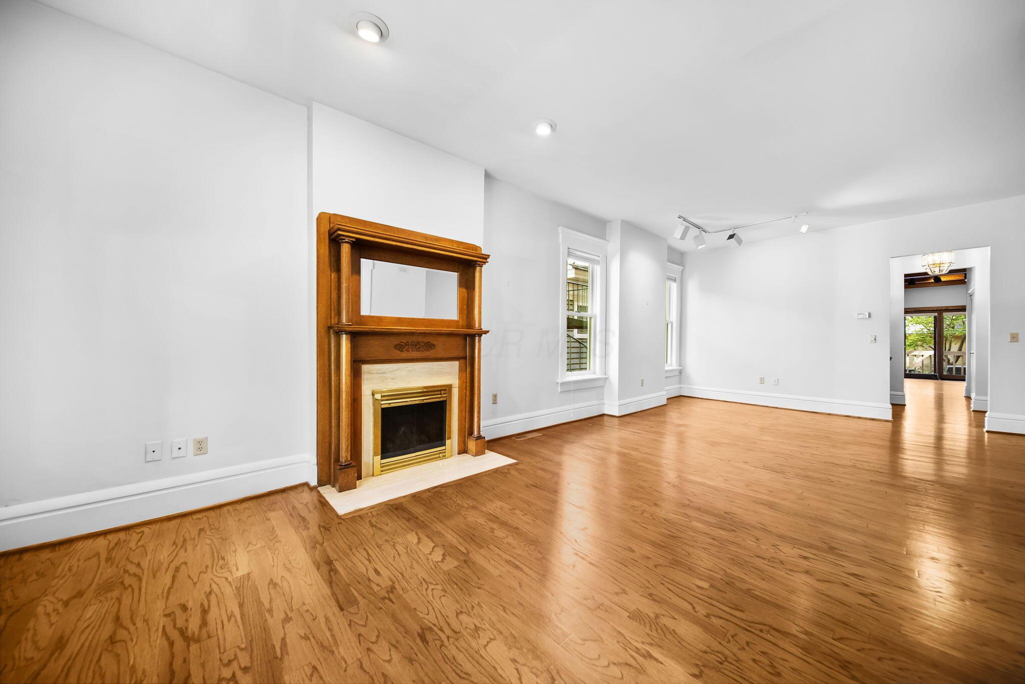 422-420 W 6th Avenue