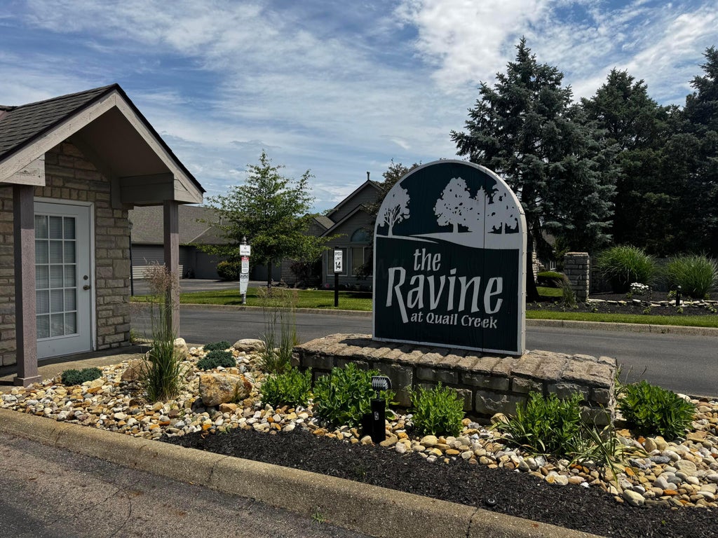 Photo of 5778 Ravine Creek Drive 15 #15, Grove City, OH 43123 (MLS # 226020569)