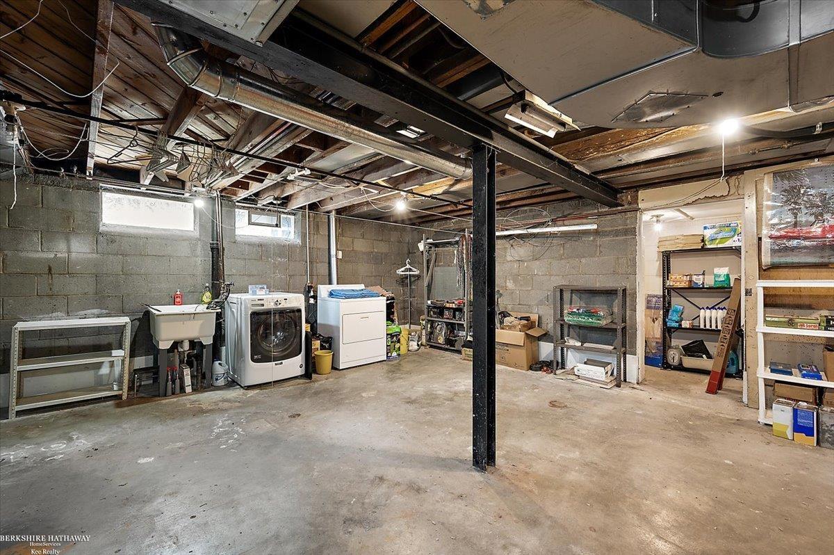 Detroit, Michigan 48224, United States, 4 Bedrooms Bedrooms, ,2 BathroomsBathrooms,Residential,Active,170602