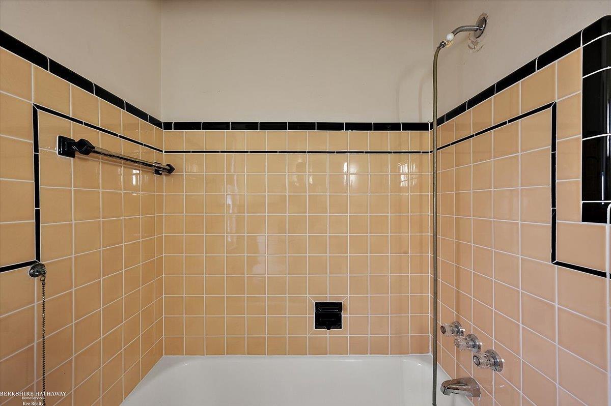 Detroit, Michigan 48224, United States, 4 Bedrooms Bedrooms, ,2 BathroomsBathrooms,Residential,Active,170602