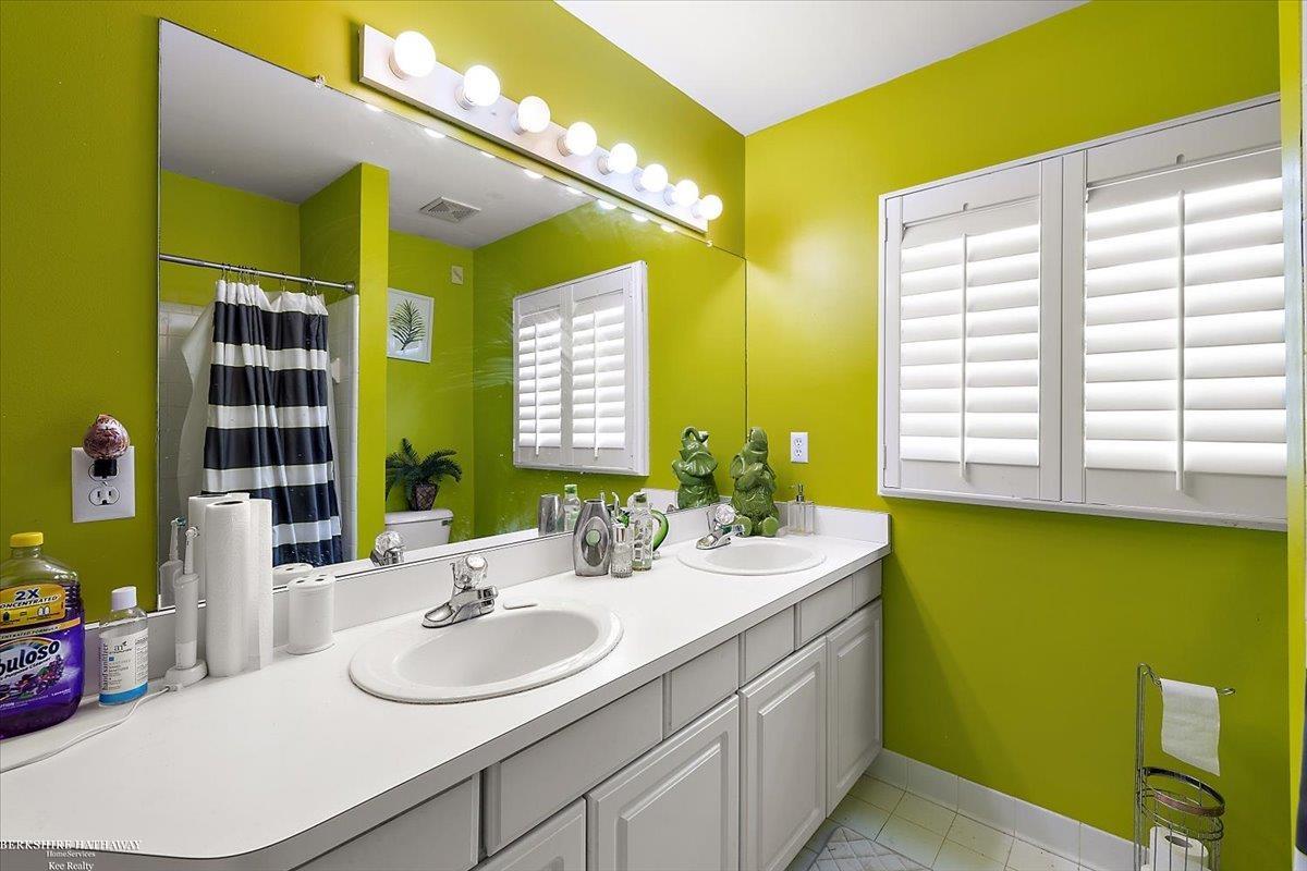 Clinton Township, Michigan 48038, United States, 3 Bedrooms Bedrooms, ,4 BathroomsBathrooms,Residential,Active,988