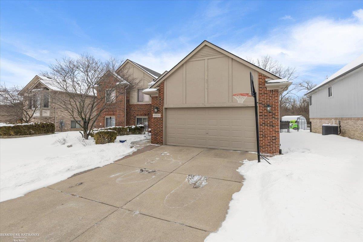 Clinton Township, Michigan 48038, United States, 3 Bedrooms Bedrooms, ,4 BathroomsBathrooms,Residential,Active,988