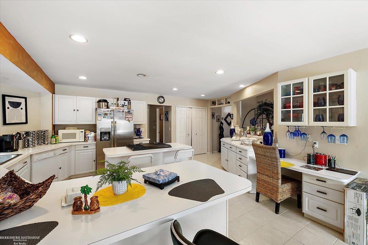 Clinton Township, Michigan 48038, United States, 3 Bedrooms Bedrooms, ,4 BathroomsBathrooms,Residential,Active,988